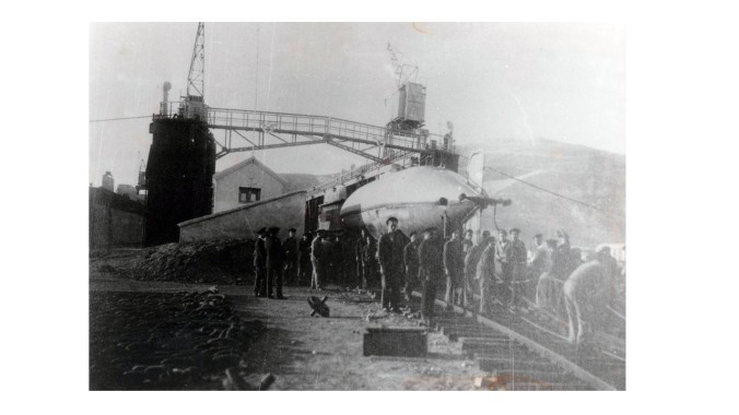 Submarino Peral en el carenero de Cartagena (fuente A. Arévalo).